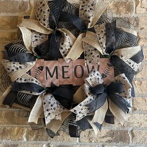 Beautiful cat lovers wreath.  25x25x4